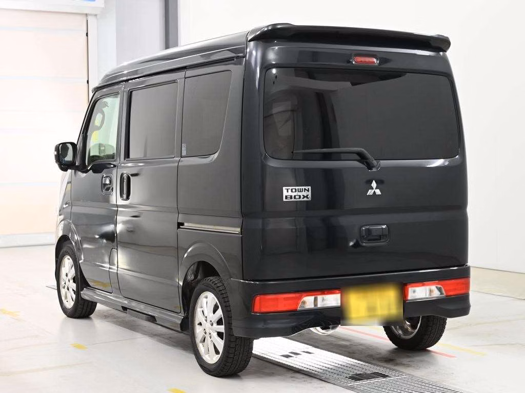 MITSUBISHI TOWN BOX