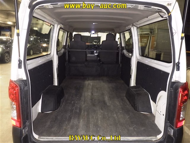 NISSAN NV350 CARAVAN