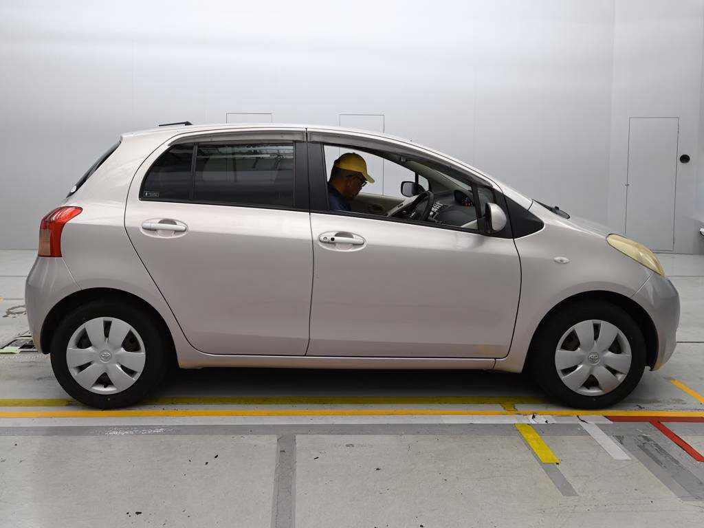 TOYOTA VITZ