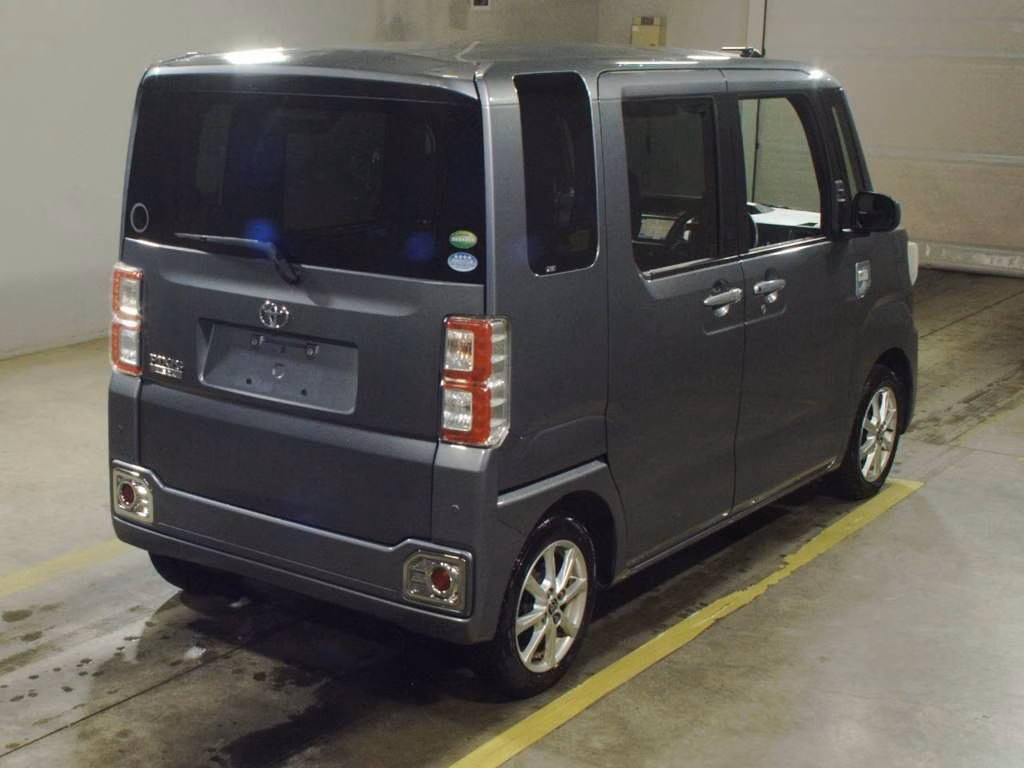 TOYOTA PIXIS MEGA