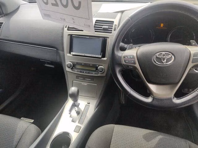 TOYOTA AVENSIS