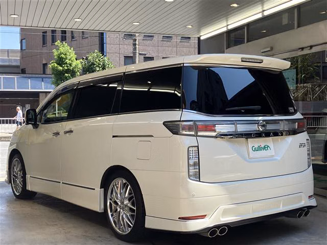 NISSAN ELGRAND
