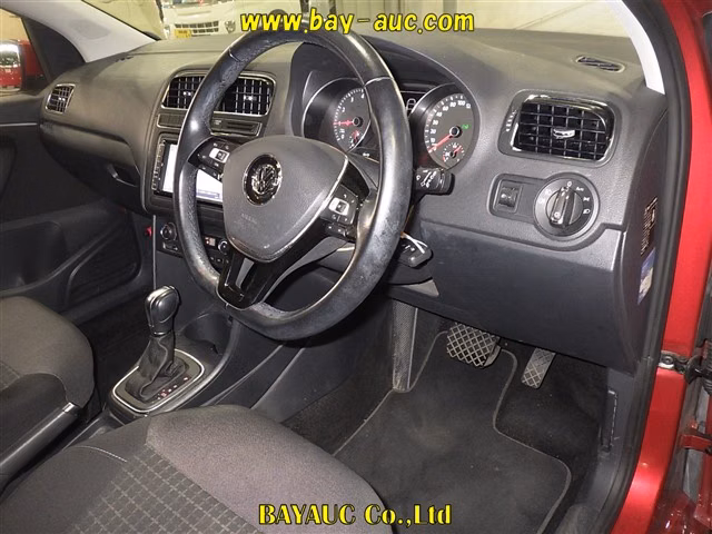VOLKSWAGEN POLO