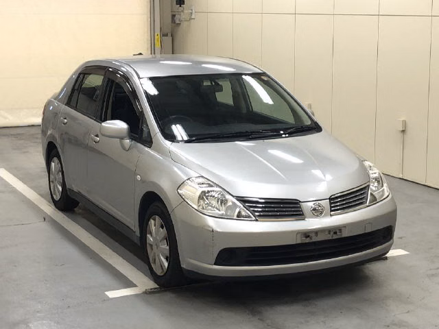 NISSAN TIIDA LATIO