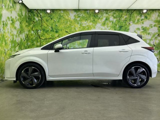 NISSAN AURA