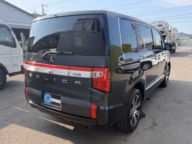 MITSUBISHI DELICA D:5
