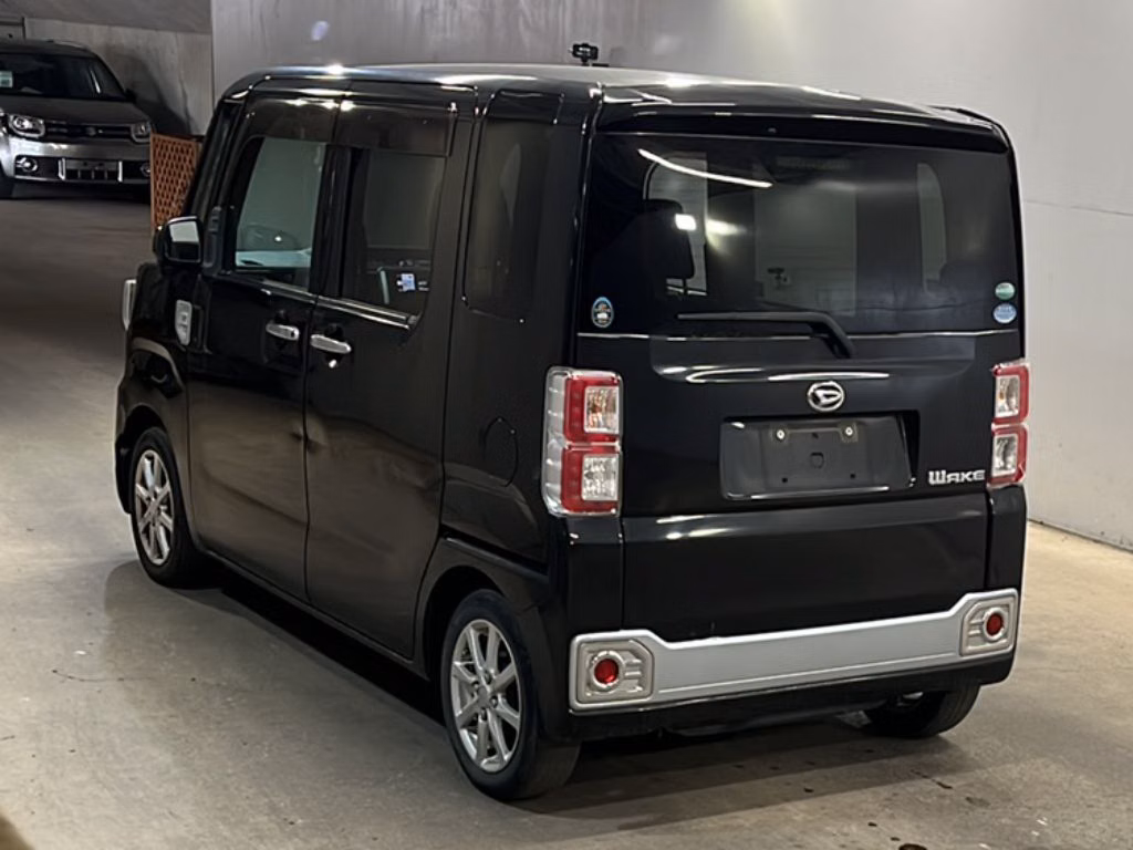 DAIHATSU WAKE