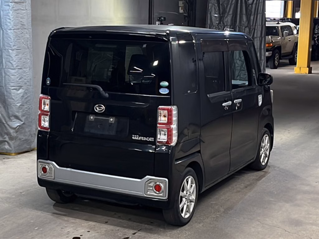 DAIHATSU WAKE