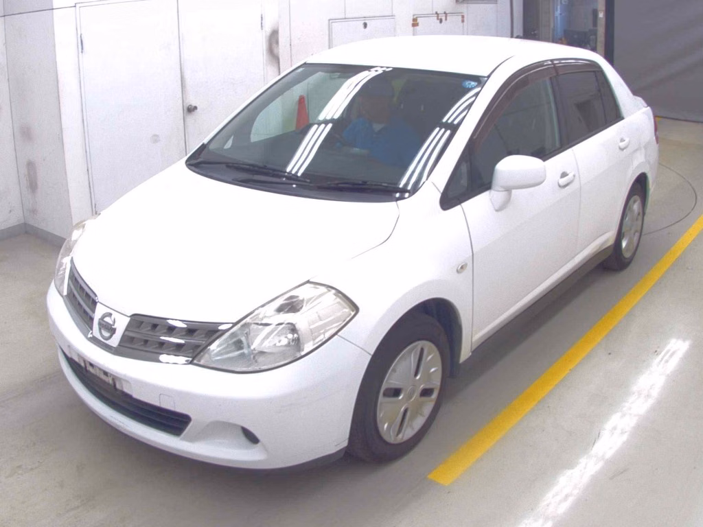 NISSAN TIIDA LATIO