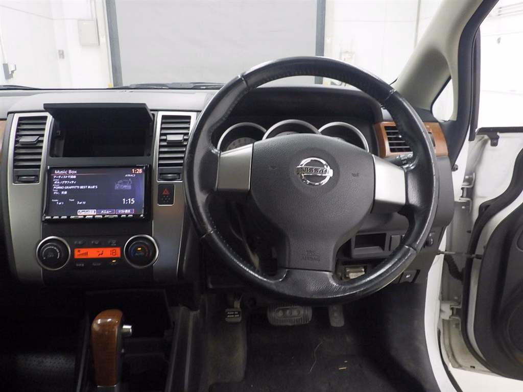 NISSAN TIIDA LATIO