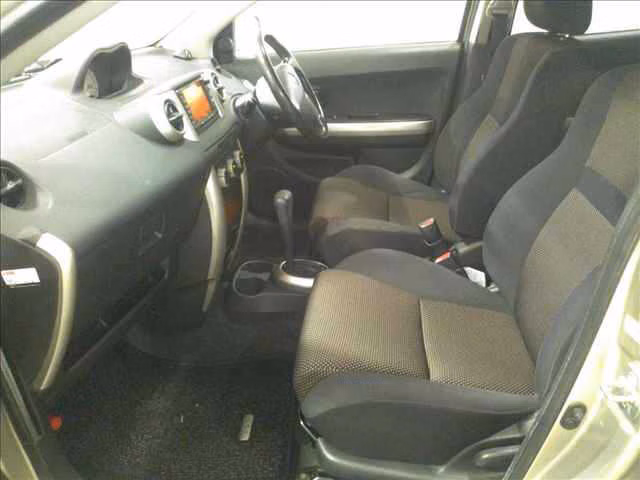 TOYOTA IST