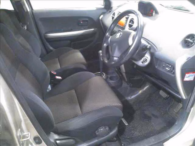 TOYOTA IST