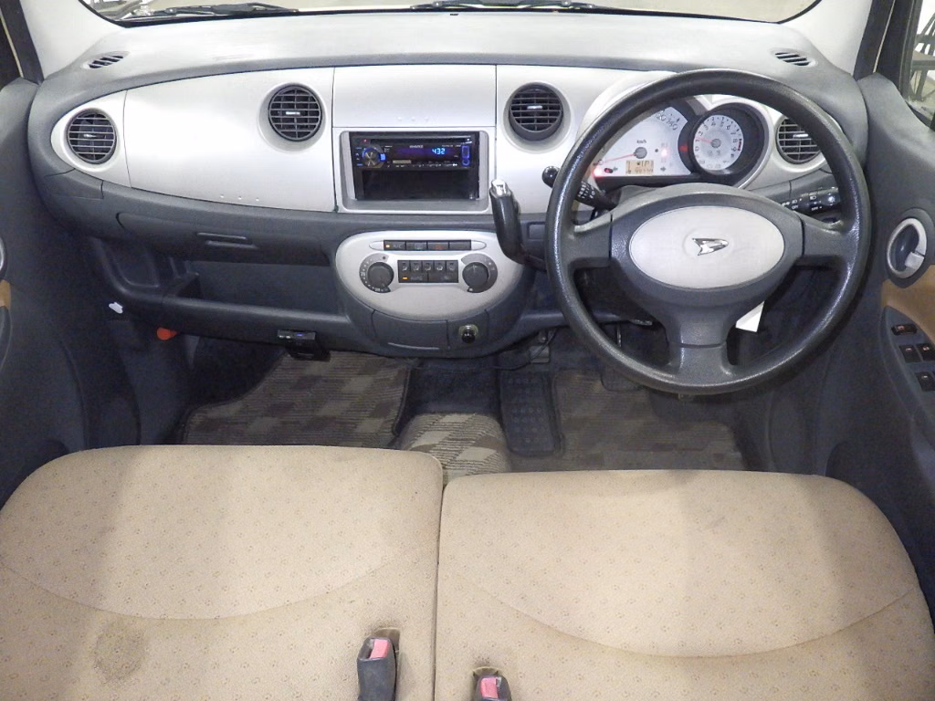 DAIHATSU MOVE LATTE