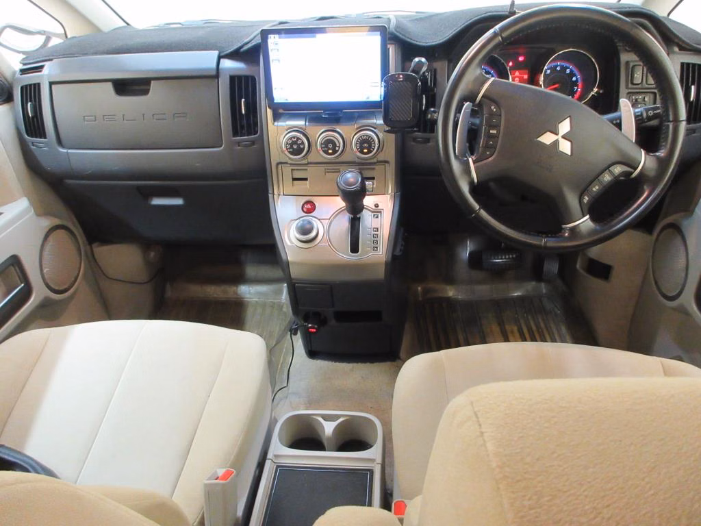 MITSUBISHI DELICA D:5