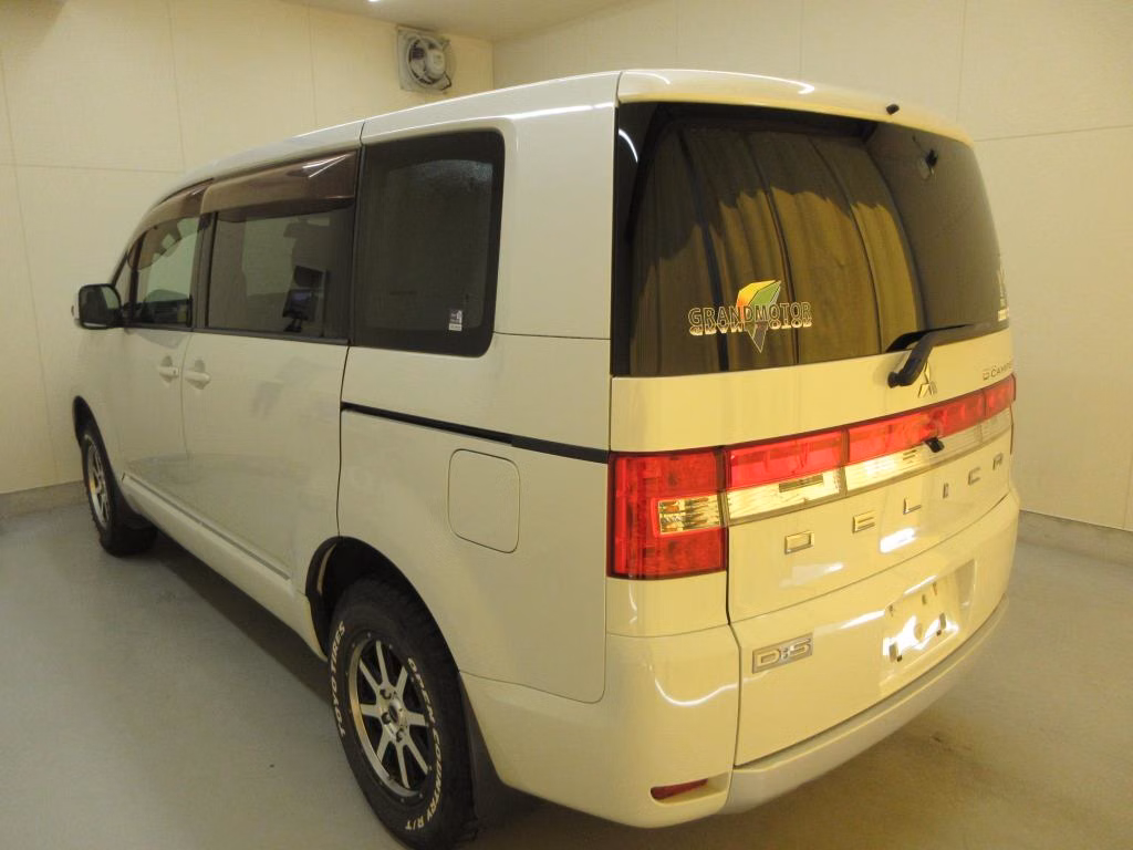 MITSUBISHI DELICA D:5