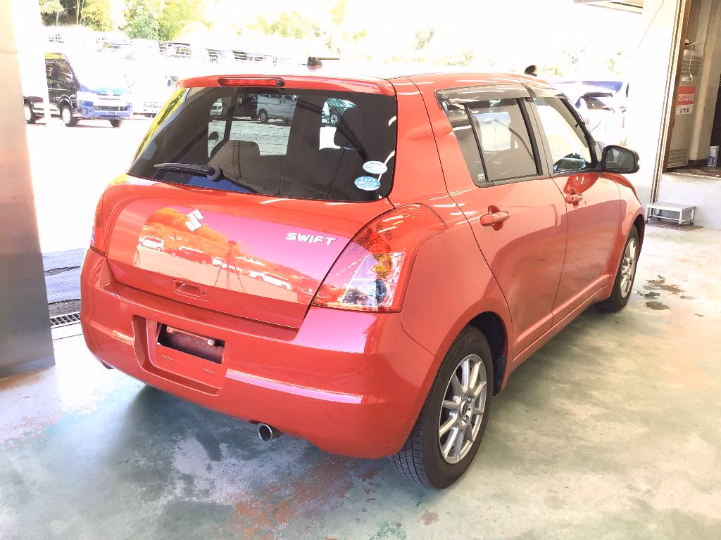 SUZUKI SWIFT