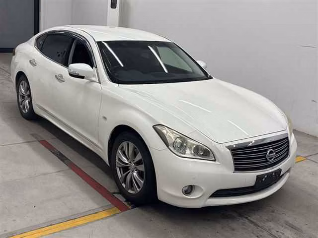 NISSAN FUGA