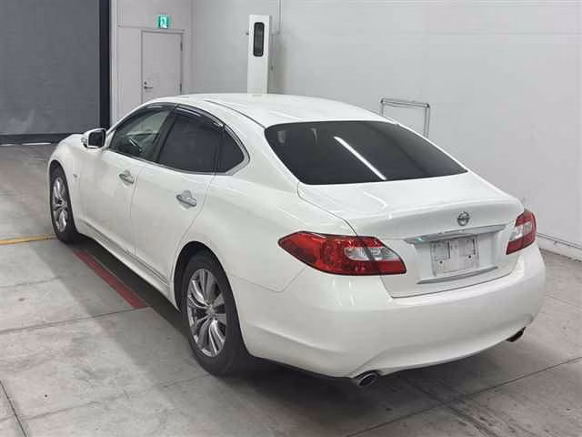 NISSAN FUGA