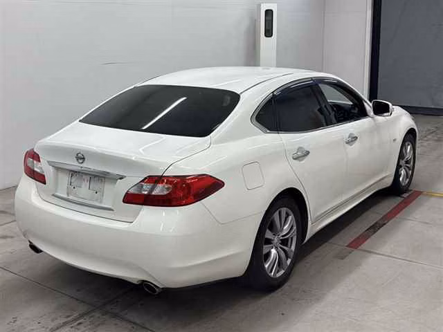 NISSAN FUGA