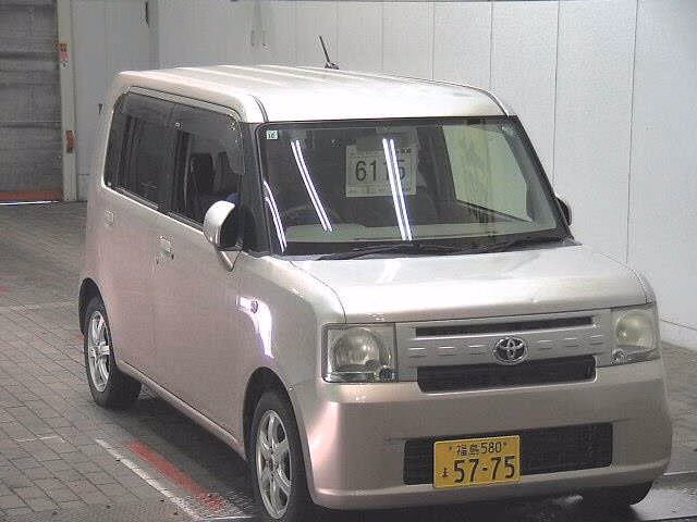 TOYOTA PIXIS SPACE