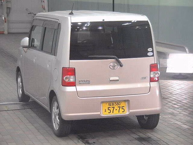 TOYOTA PIXIS SPACE