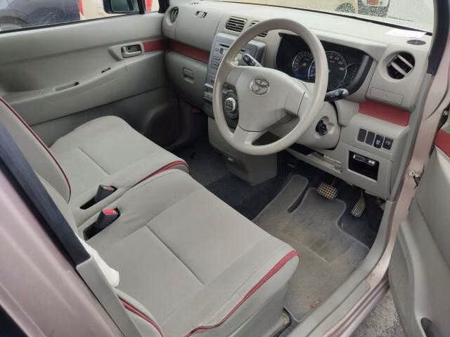 TOYOTA PIXIS SPACE