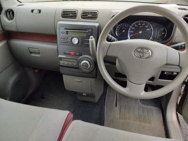 TOYOTA PIXIS SPACE