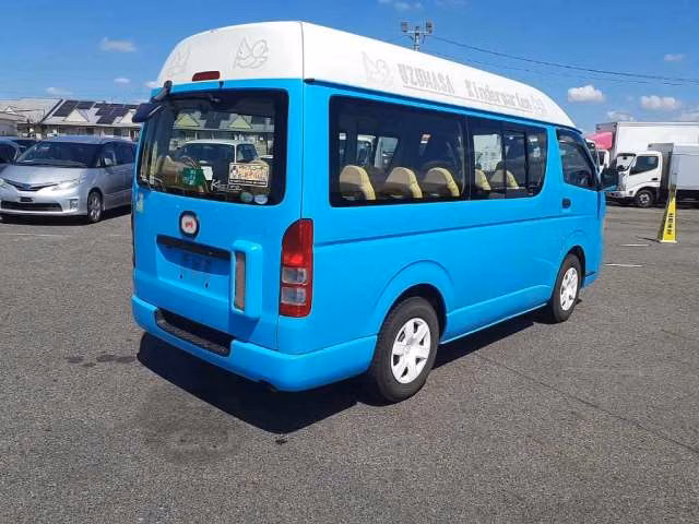 TOYOTA REGIUS ACE