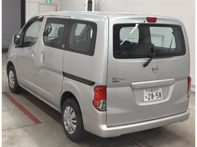NISSAN NV200