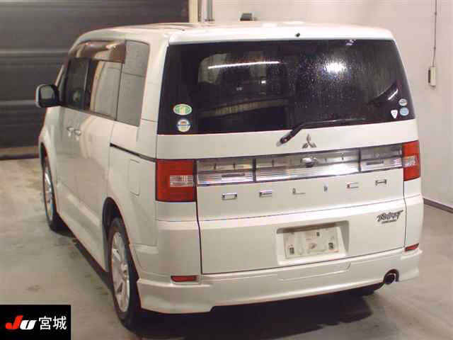 MITSUBISHI DELICA D:5