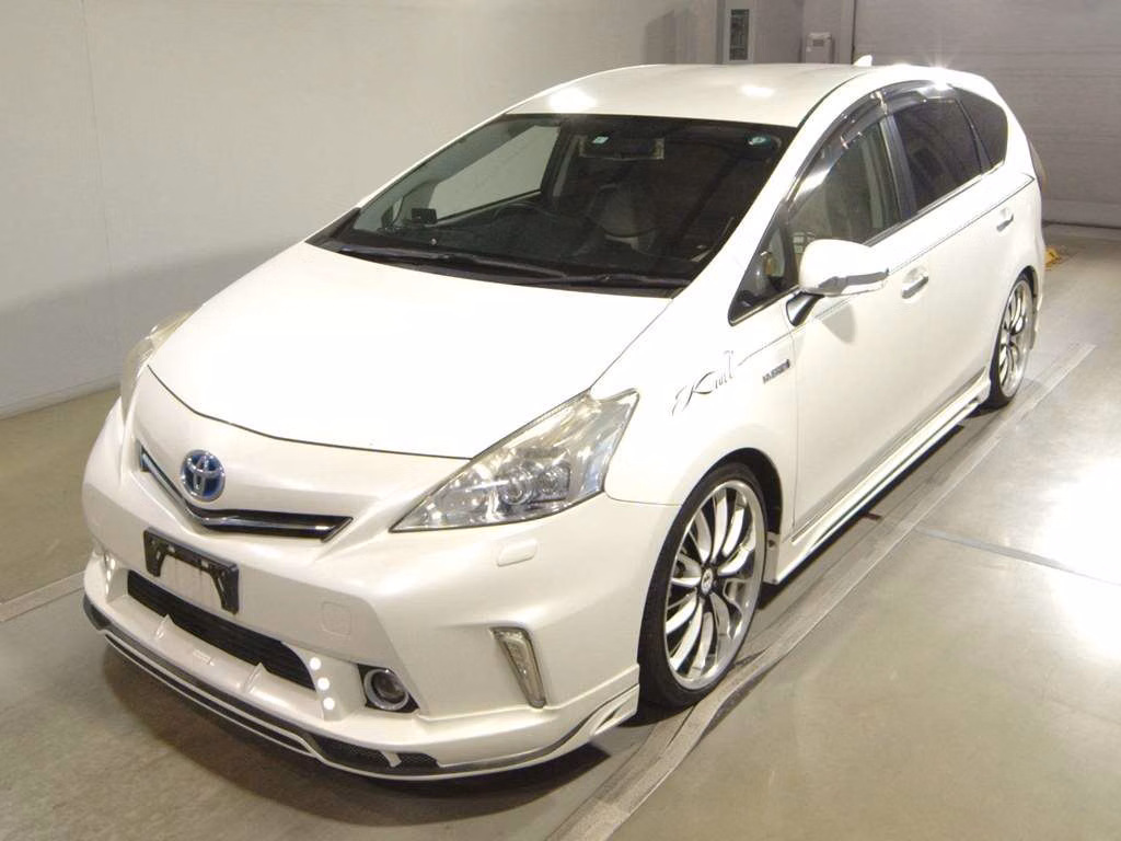 TOYOTA PRIUS ALPHA