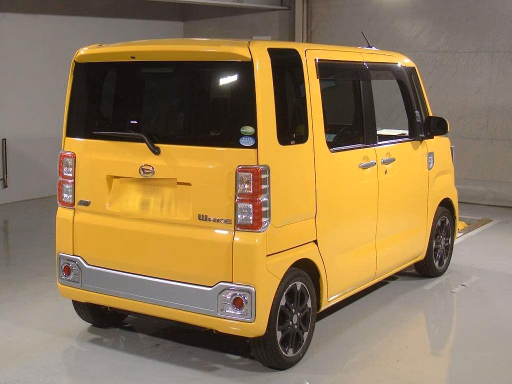 DAIHATSU WAKE