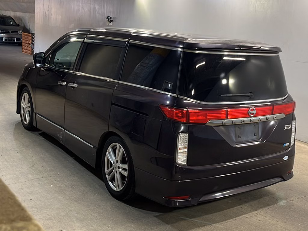 NISSAN ELGRAND