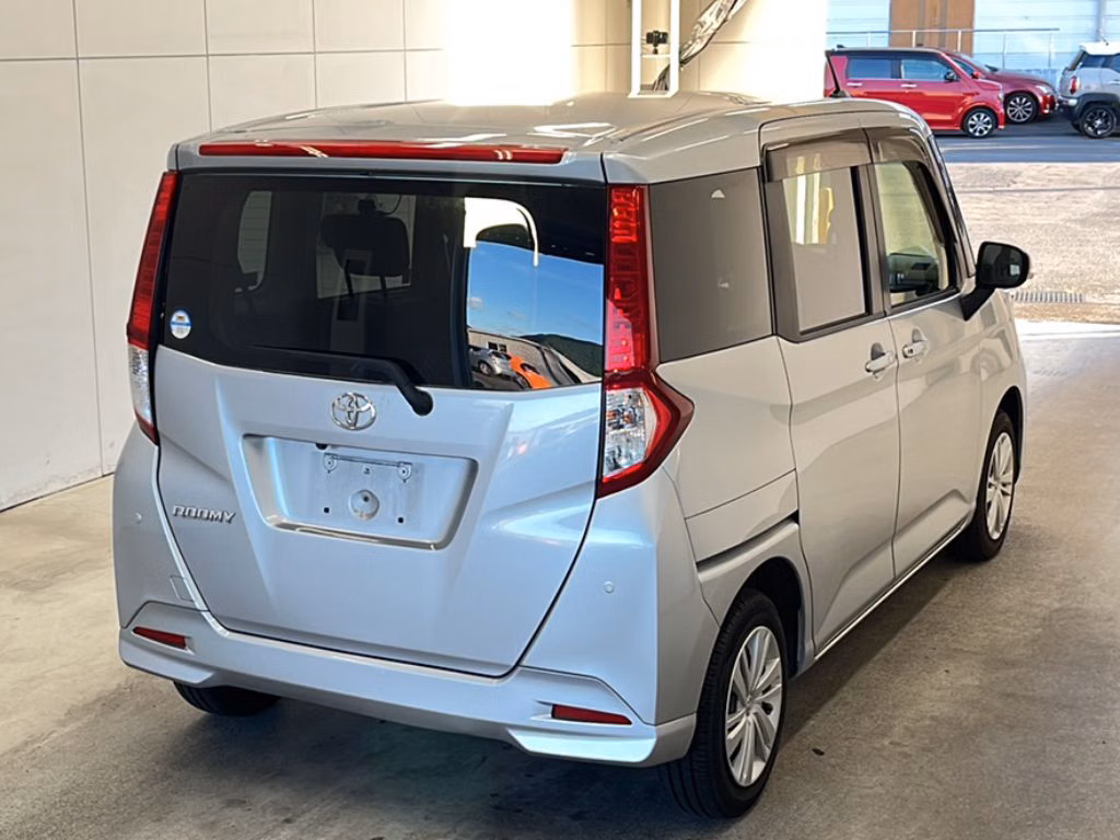 TOYOTA ROOMY