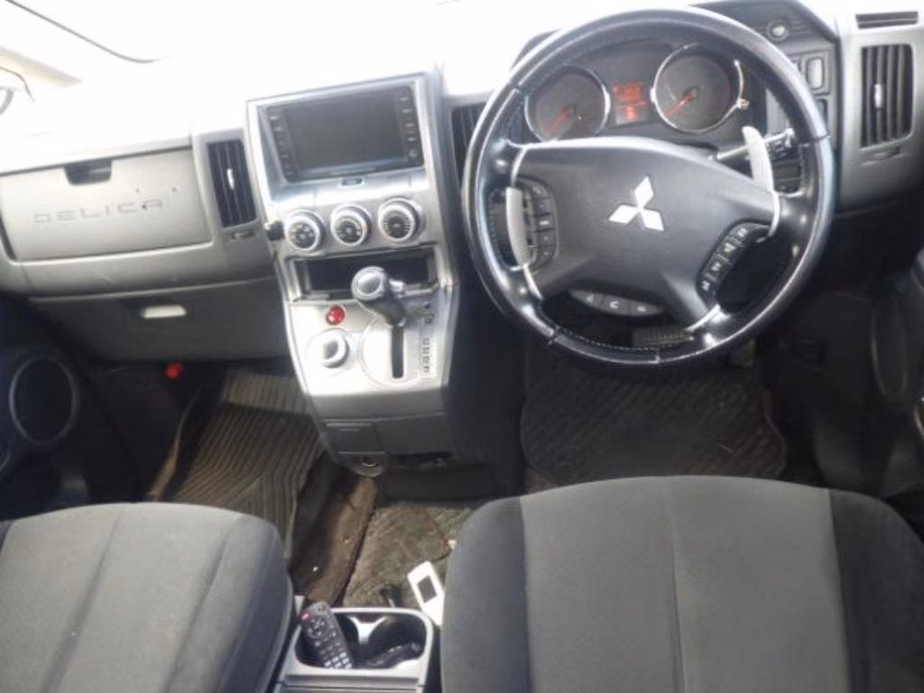 MITSUBISHI DELICA D:5