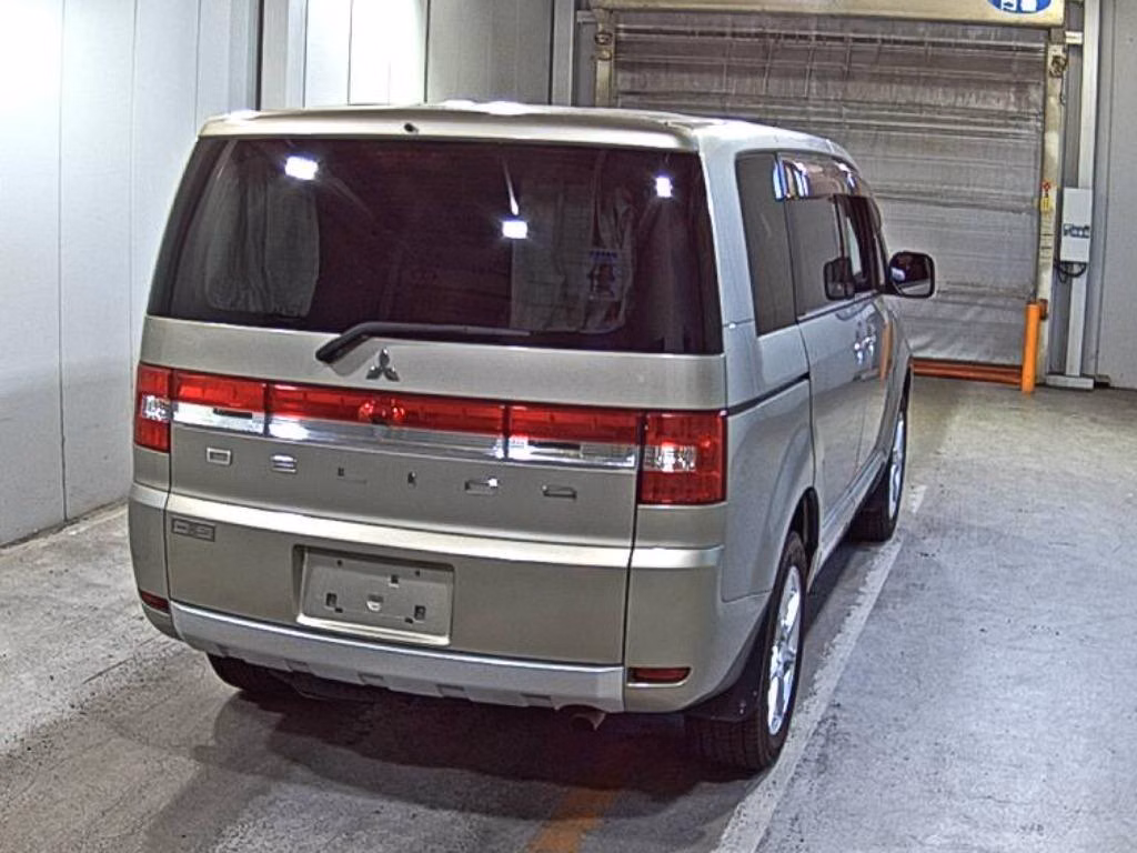 MITSUBISHI DELICA D:5