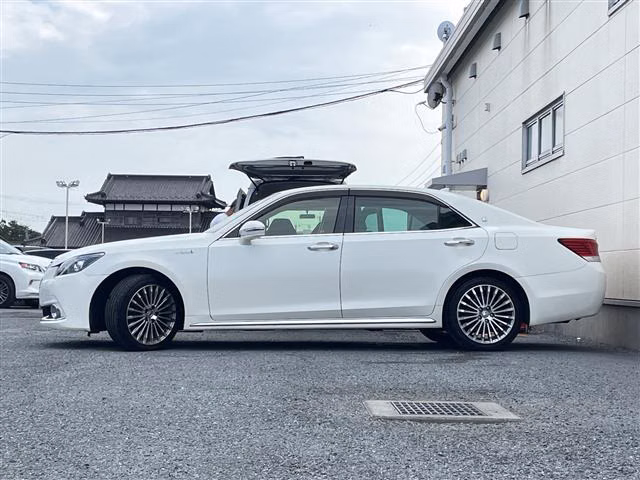 TOYOTA CROWN MAJESTA