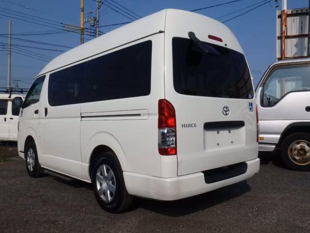 TOYOTA REGIUS ACE