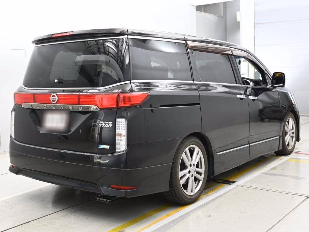 NISSAN ELGRAND