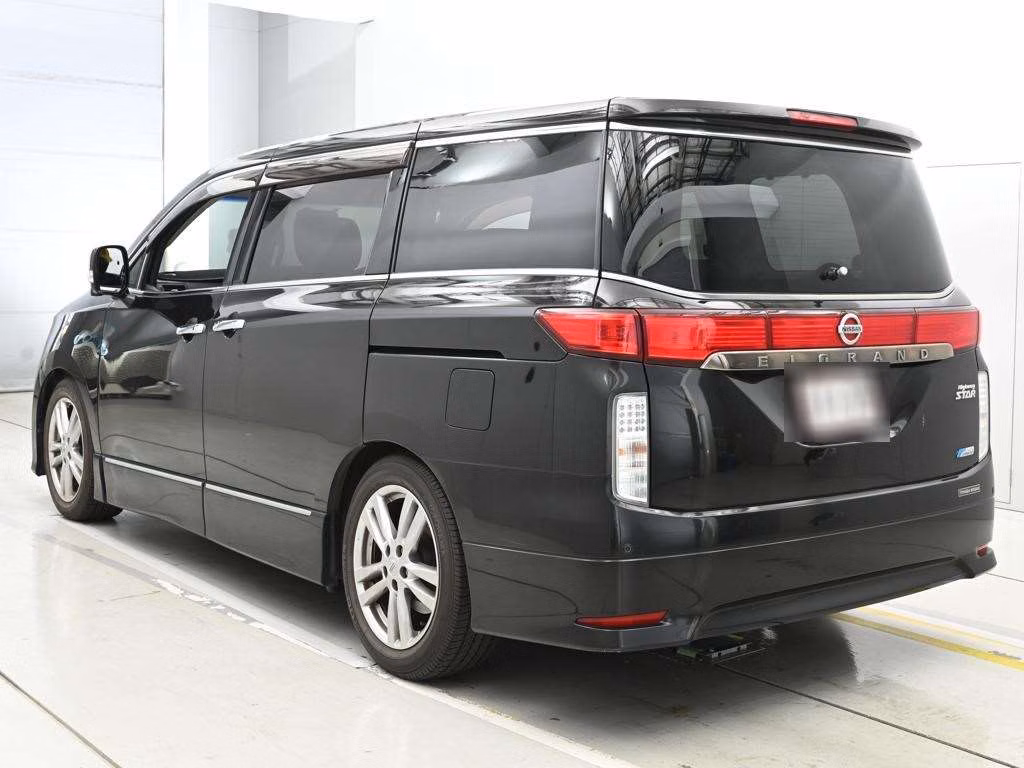 NISSAN ELGRAND