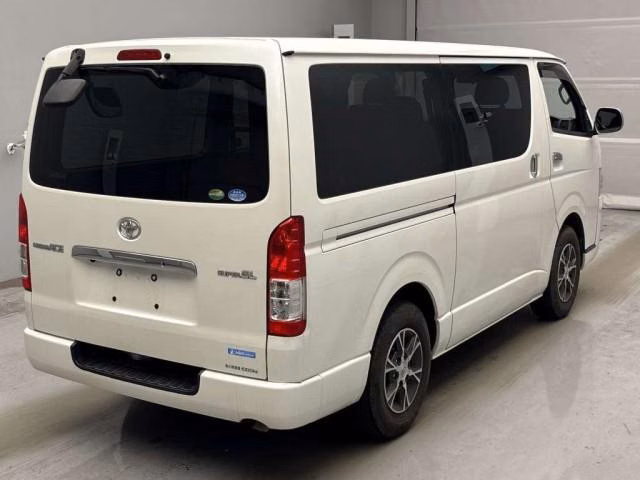 TOYOTA REGIUS ACE