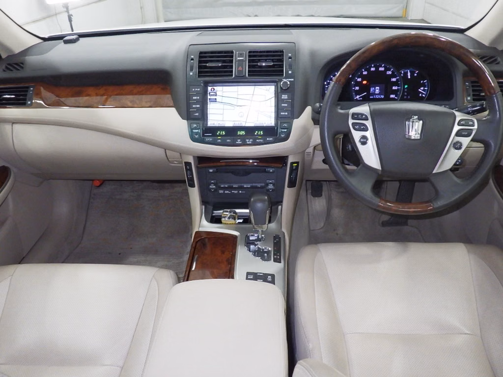 TOYOTA CROWN