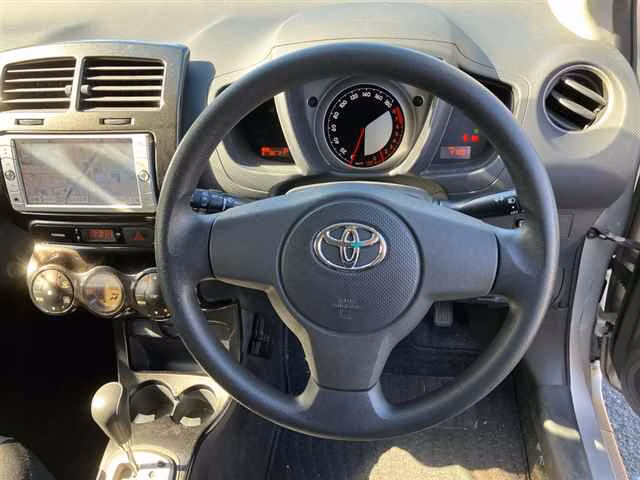 TOYOTA IST