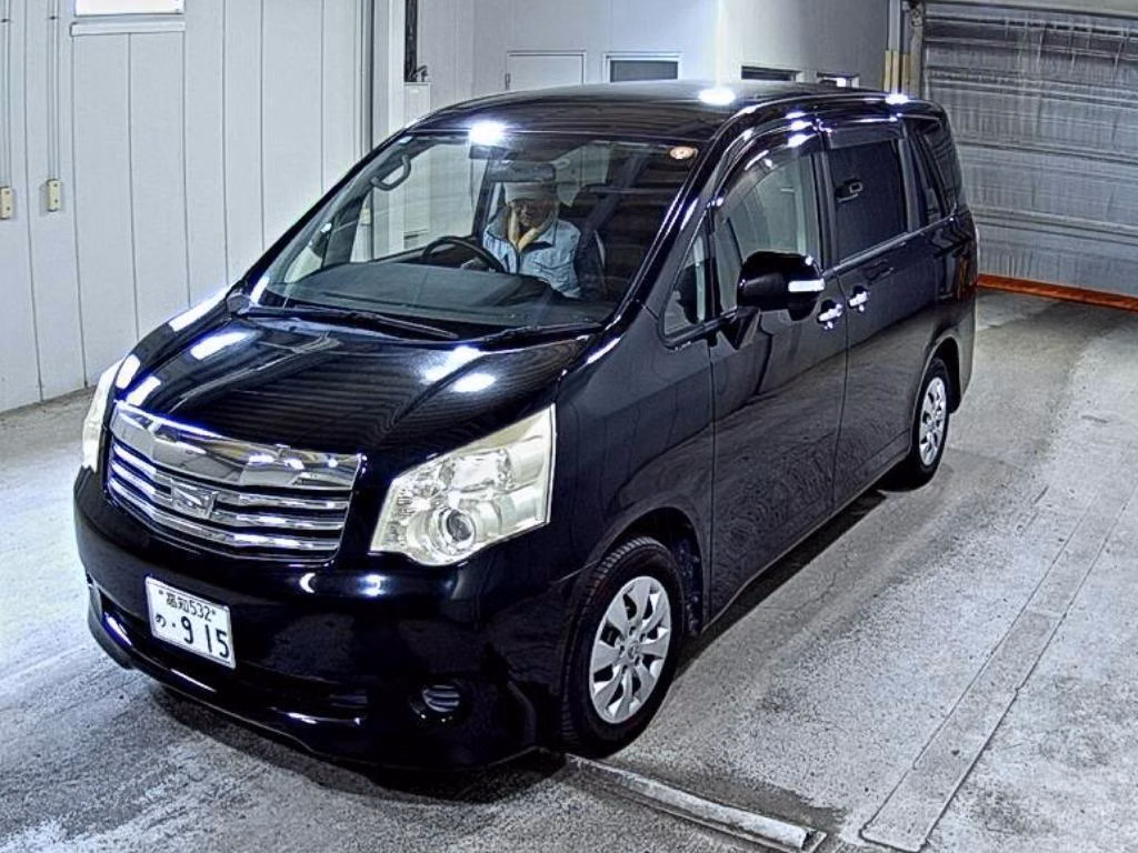 TOYOTA NOAH