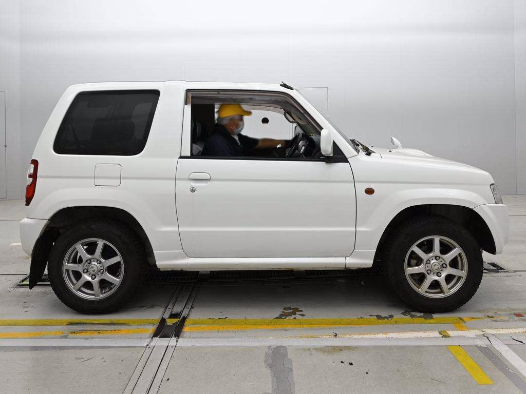 MITSUBISHI PAJERO MINI