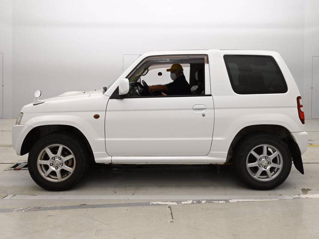 MITSUBISHI PAJERO MINI