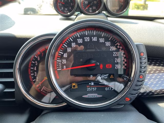 MINI HATCH