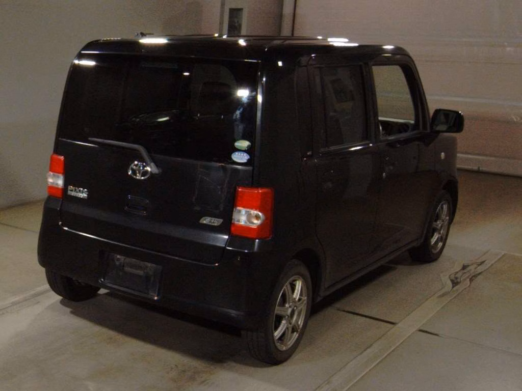 TOYOTA PIXIS SPACE