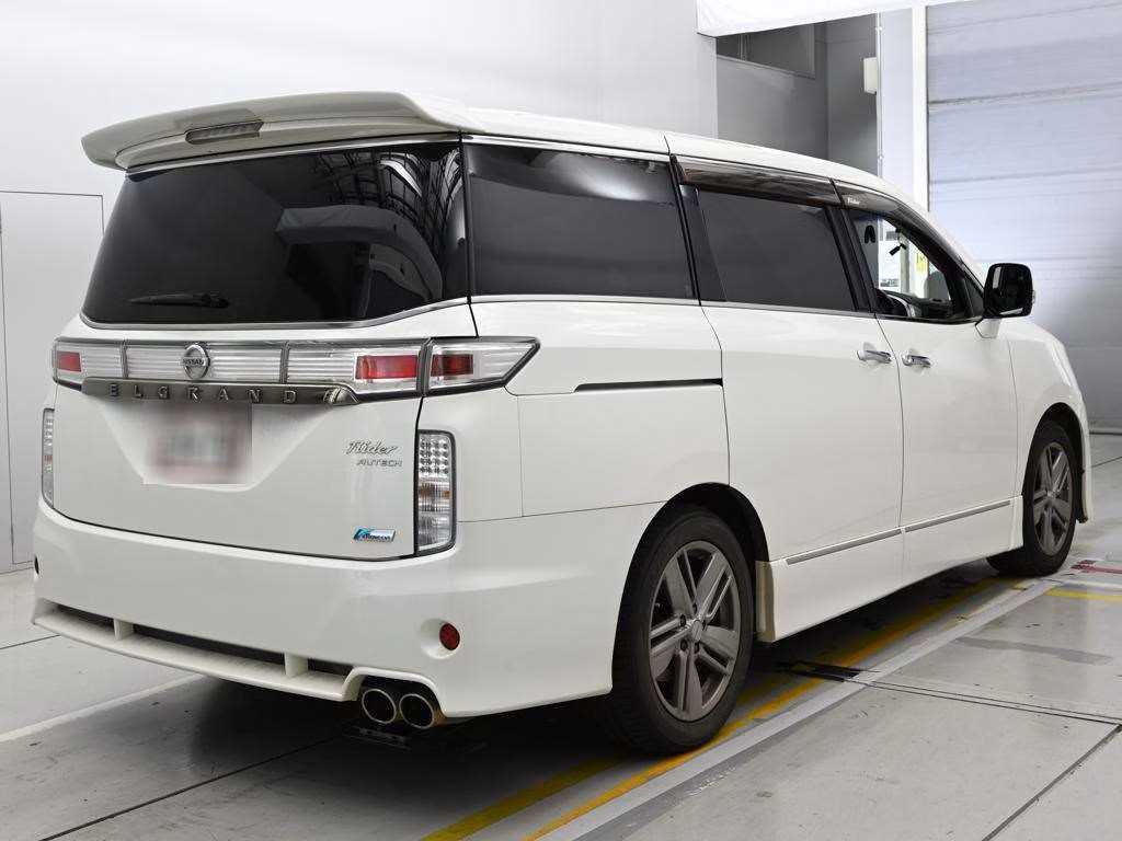 NISSAN ELGRAND