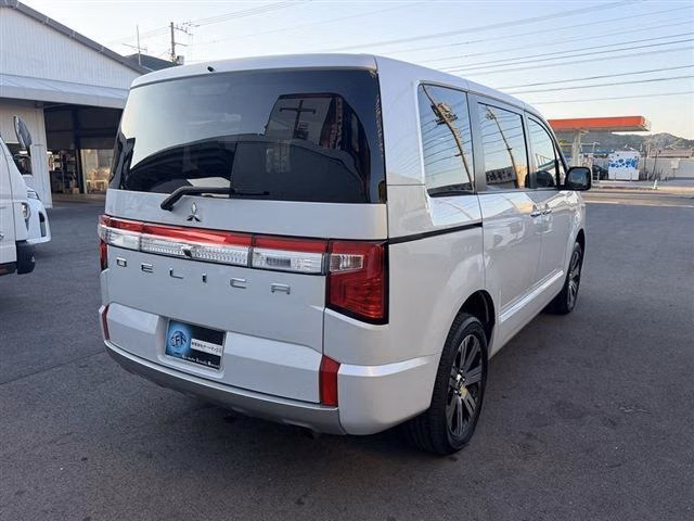 MITSUBISHI DELICA D:5